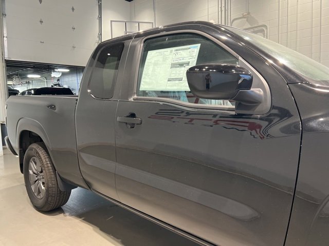 Used 2025 Nissan Frontier SV image 5