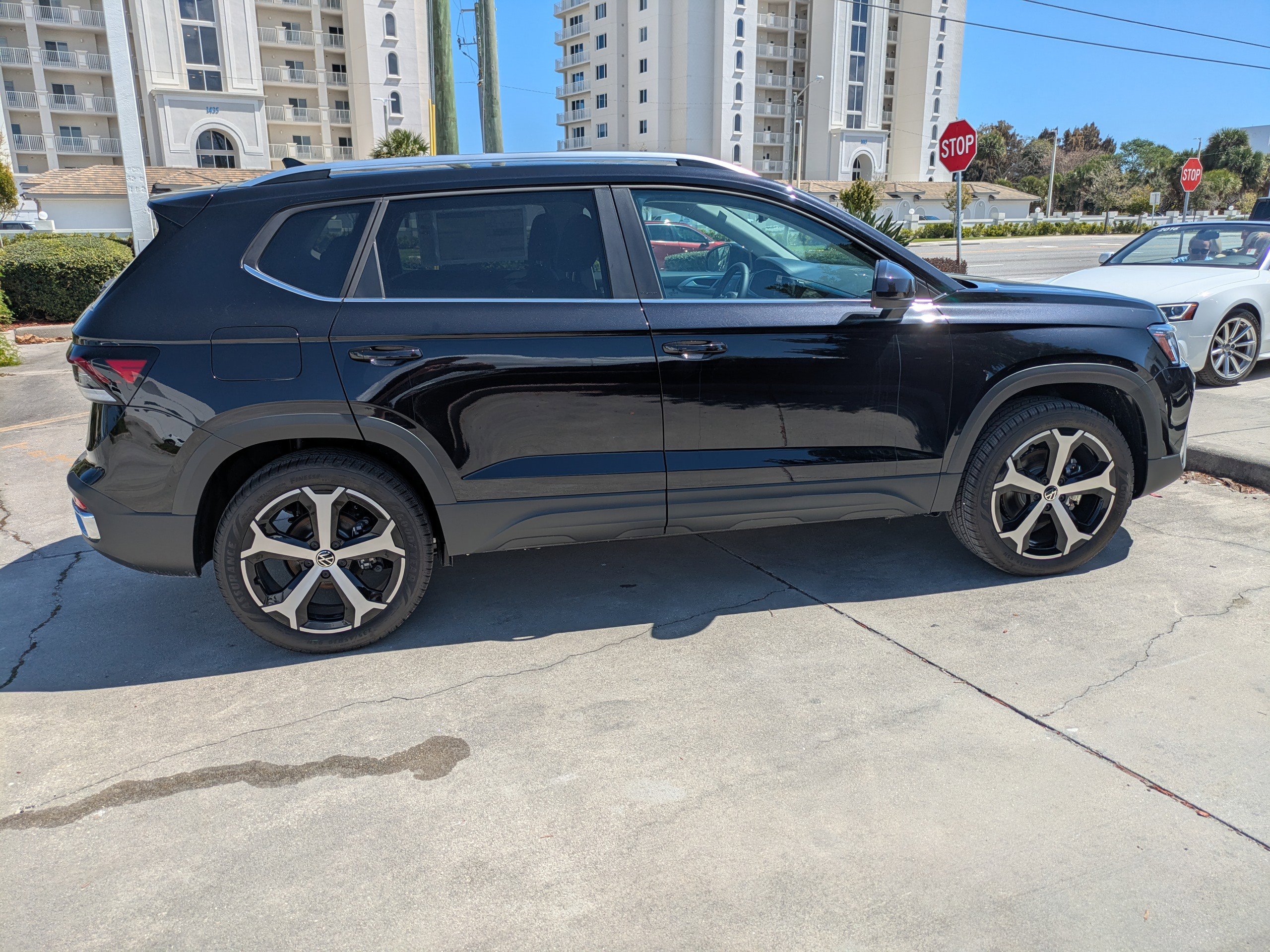New 2026 Volkswagen Taos SEL AWD/4WD image 3