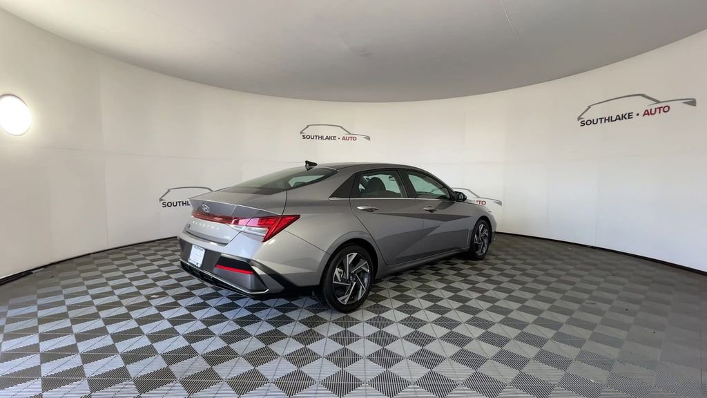 Used 2025 Hyundai Elantra Limited FWD image 8