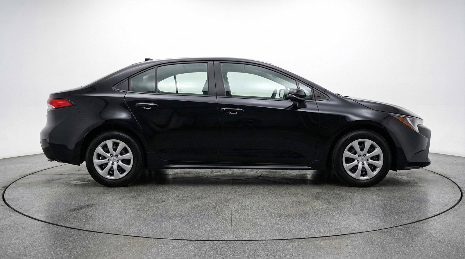Used 2025 Toyota Corolla LE image 11