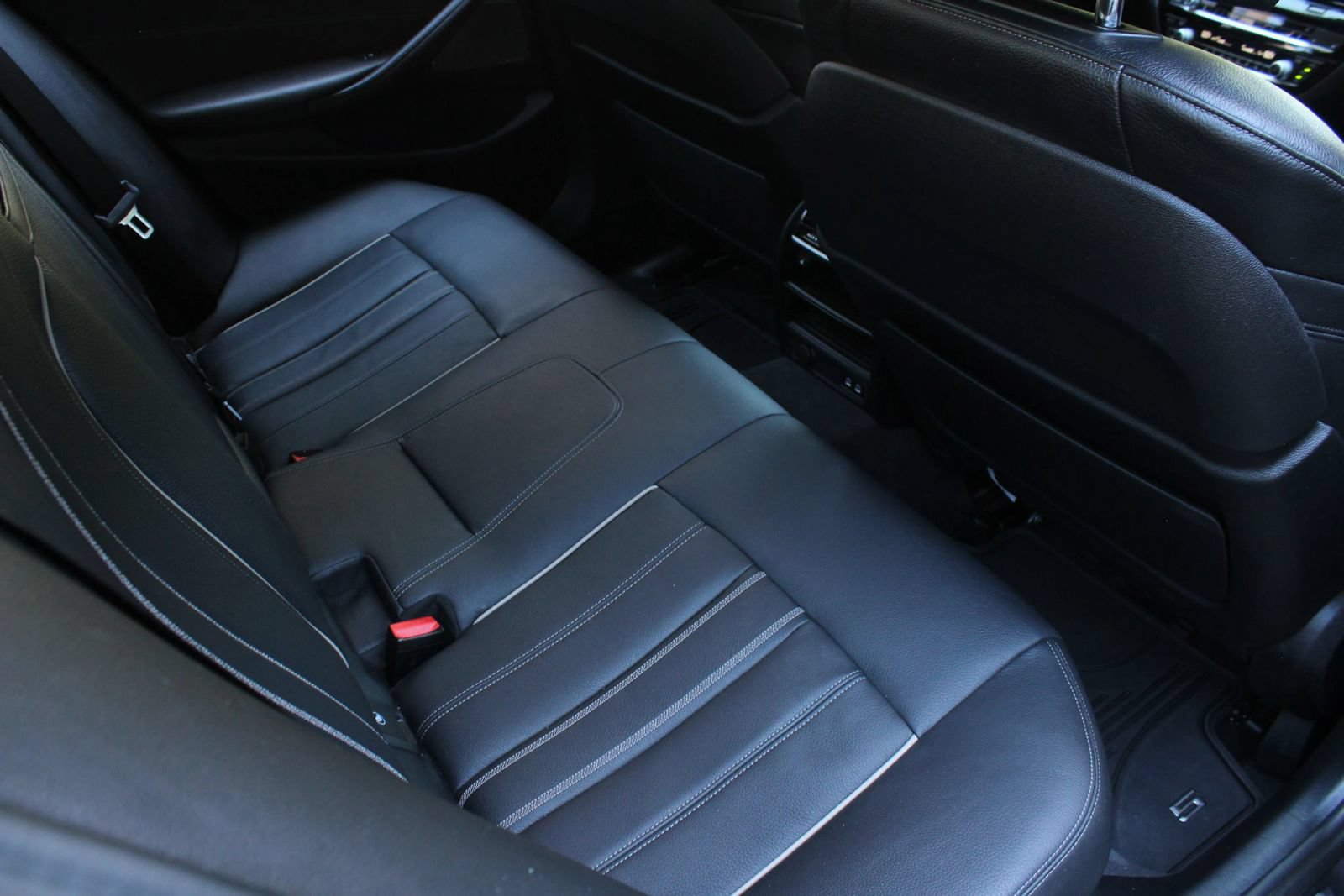 Used 2020 BMW M550i xDrive w/ Executive Package AWD/4WD image 22