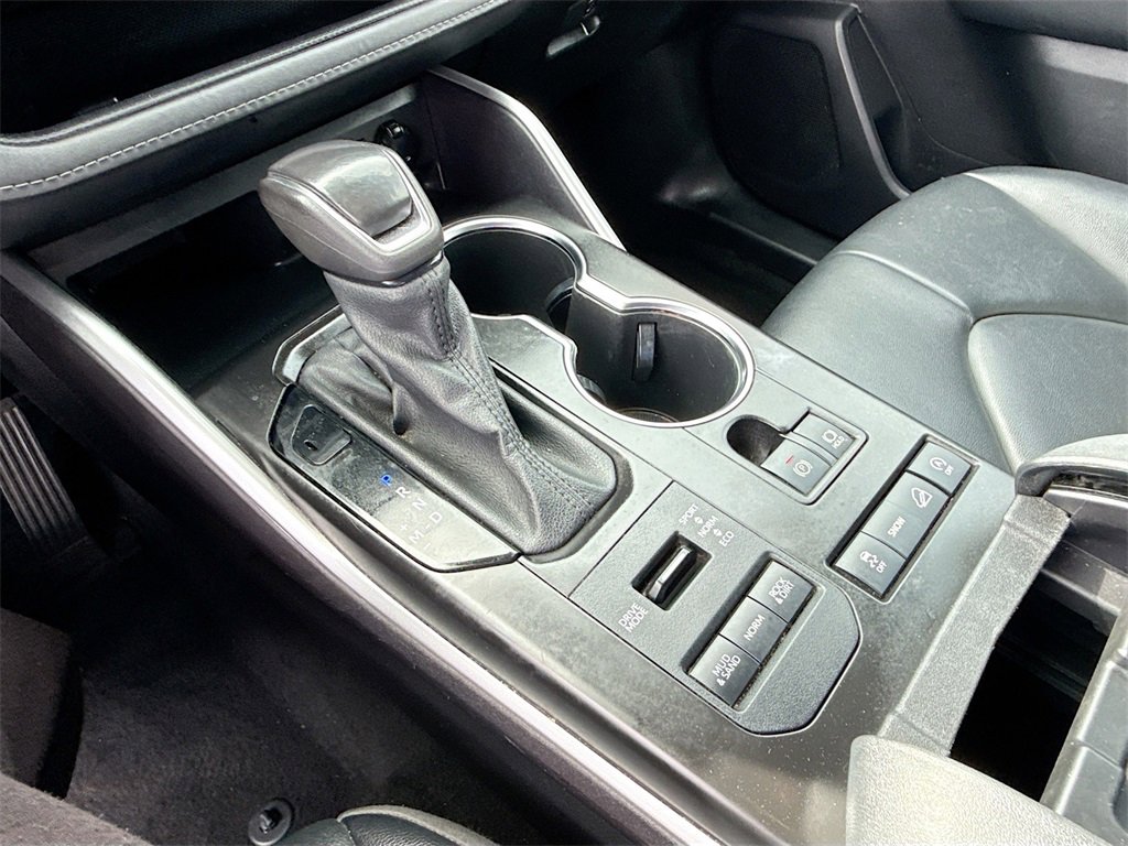 Used 2022 Toyota Highlander XLE image 17
