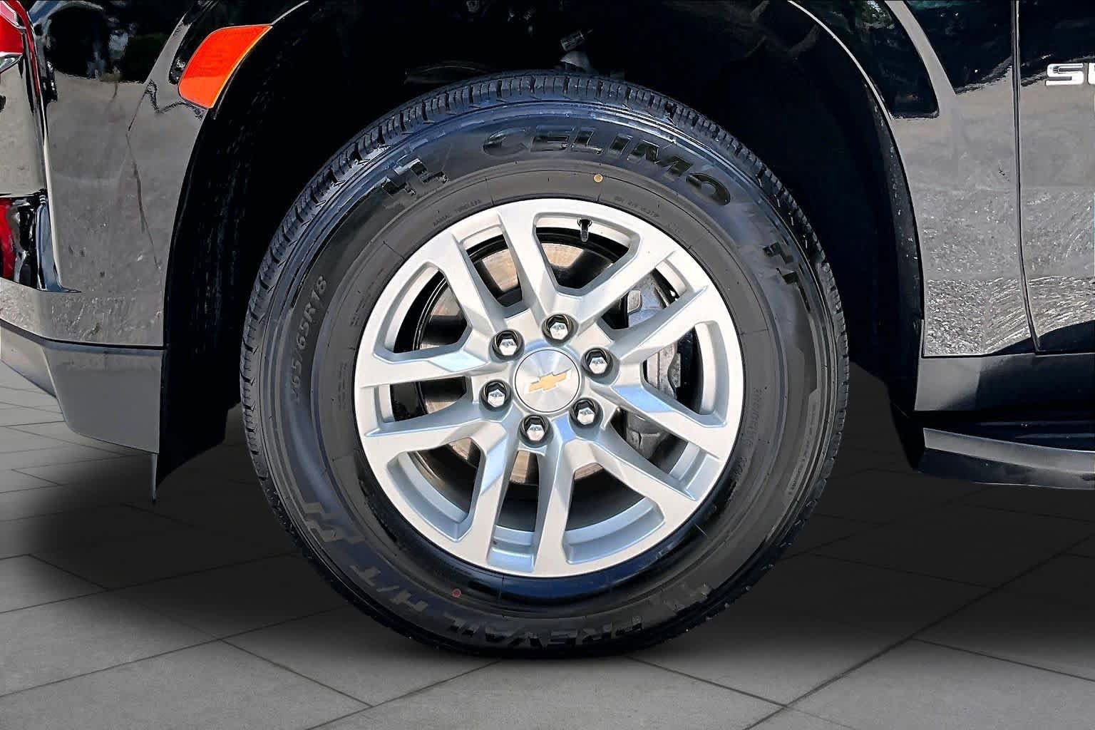 Used 2024 Chevrolet Suburban LT AWD/4WD image 11