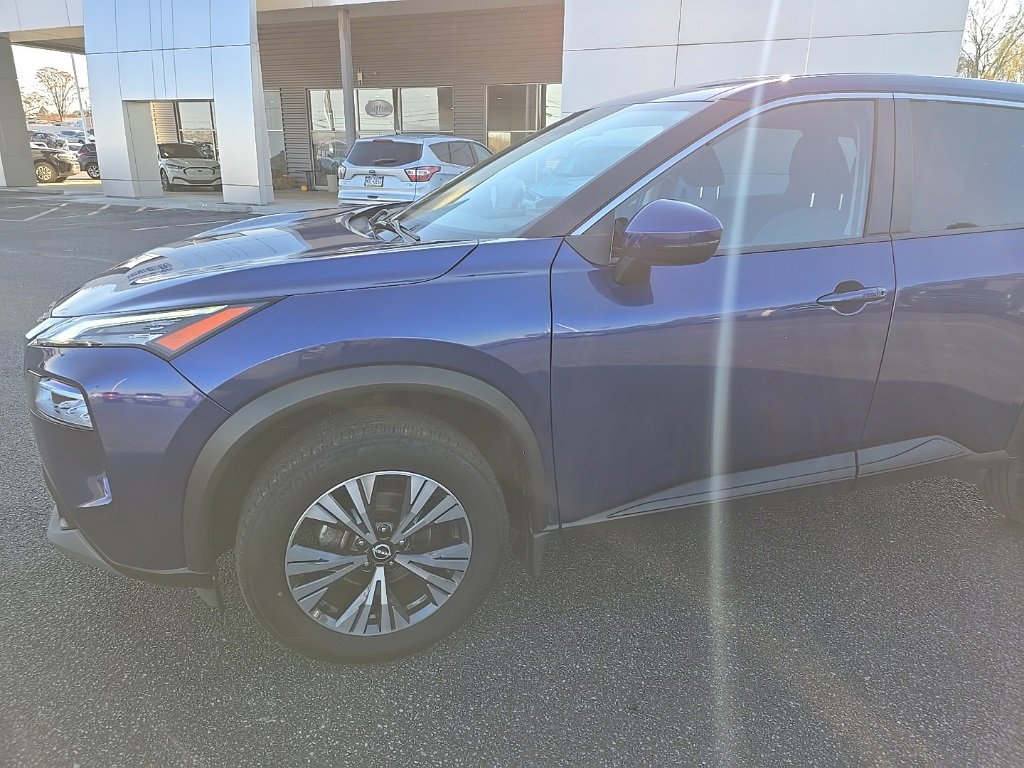 Used 2023 Nissan Rogue SV image 11