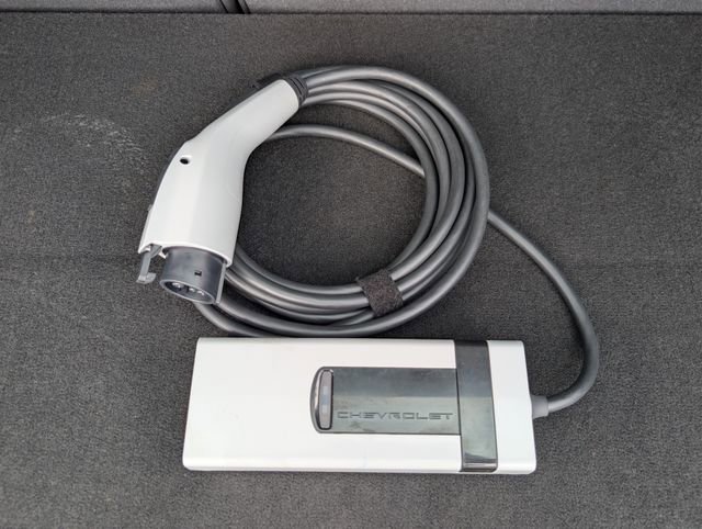 Used 2023 Chevrolet Bolt EUV LT w/ Comfort Package FWD image 20