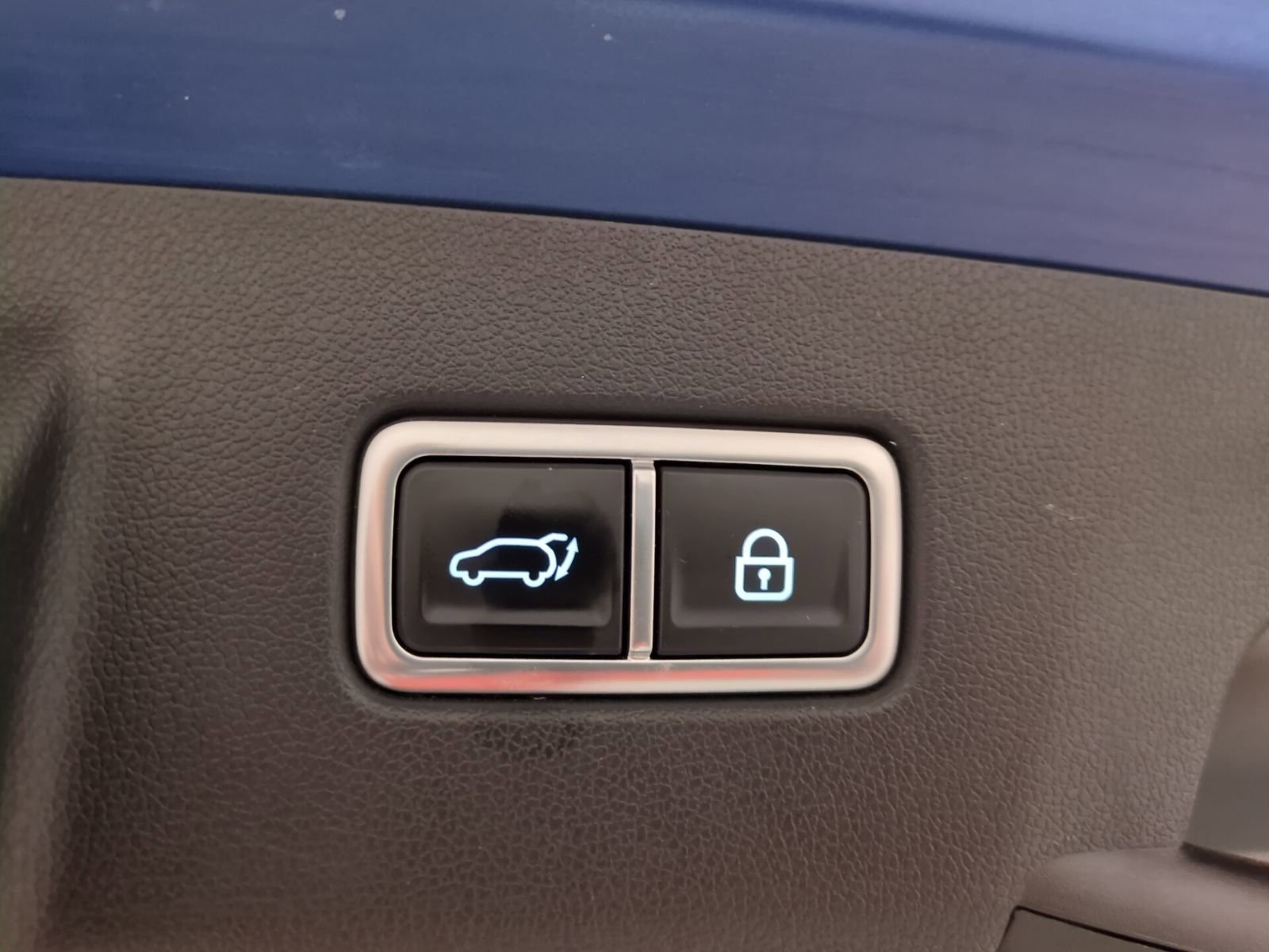 Certified 2023 Kia Sorento SX image 16