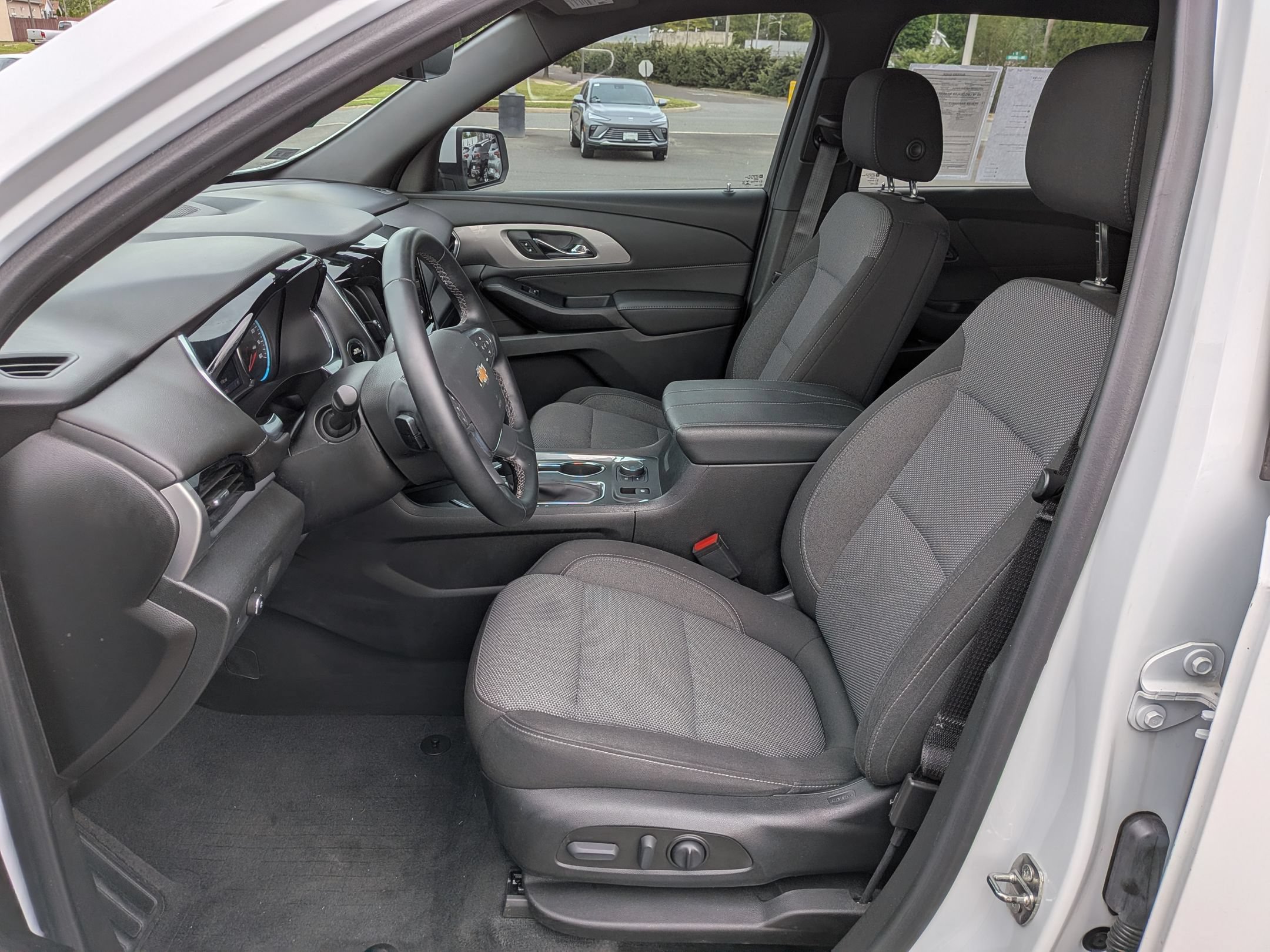 Certified 2023 Chevrolet Traverse LT w/ Rear Camera Mirror Package AWD/4WD image 18
