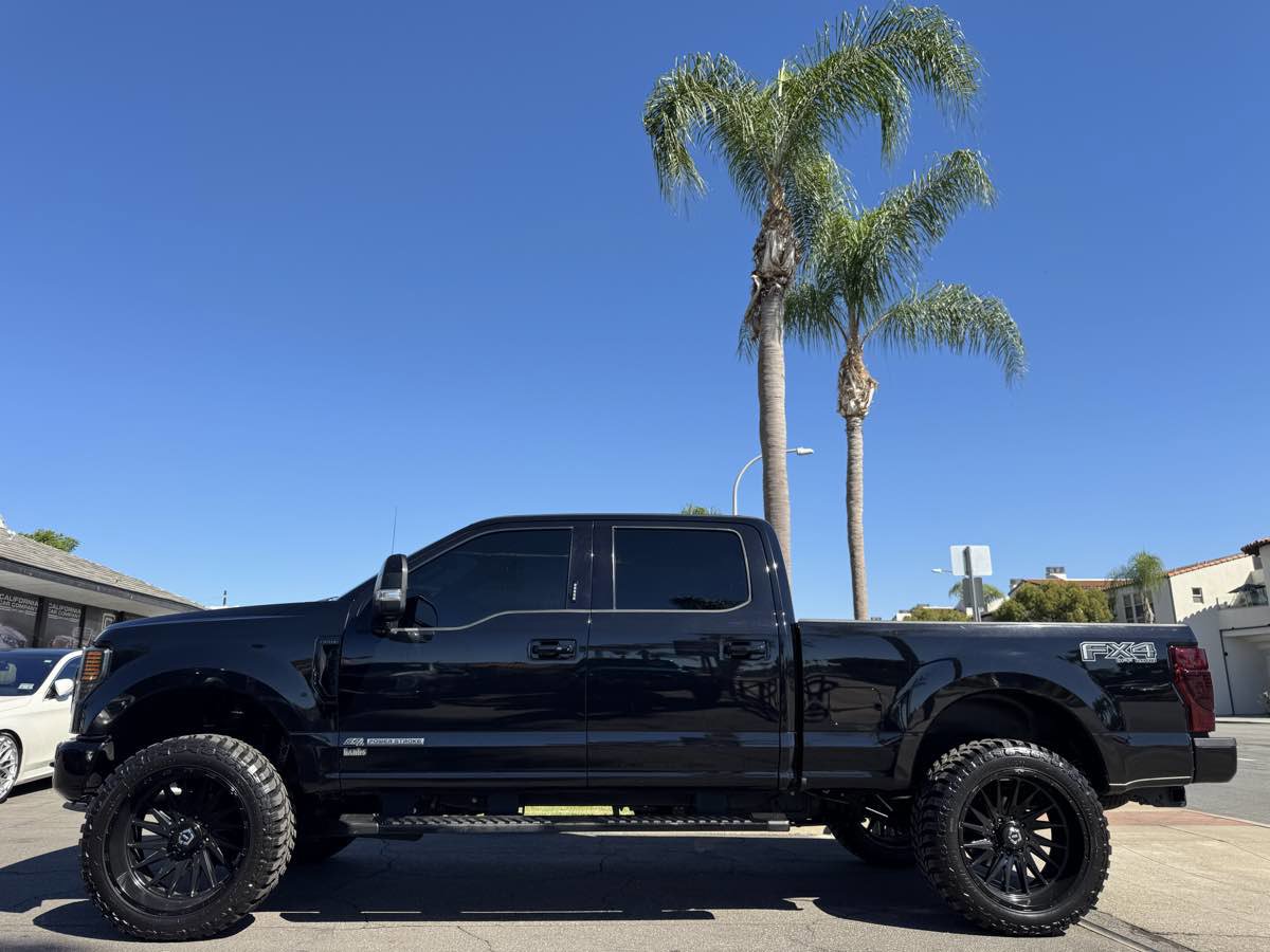 Used 2021 Ford F250 Lariat image 2