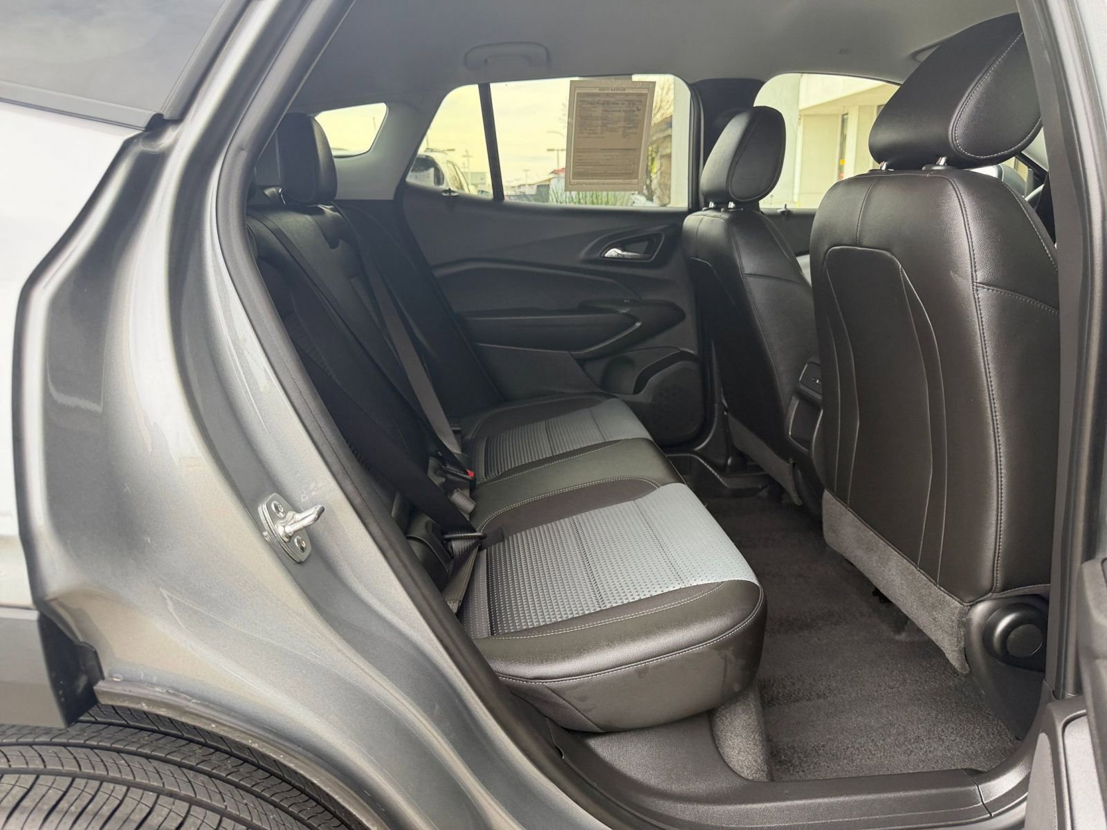 Used 2025 Chevrolet Trax LT image 27