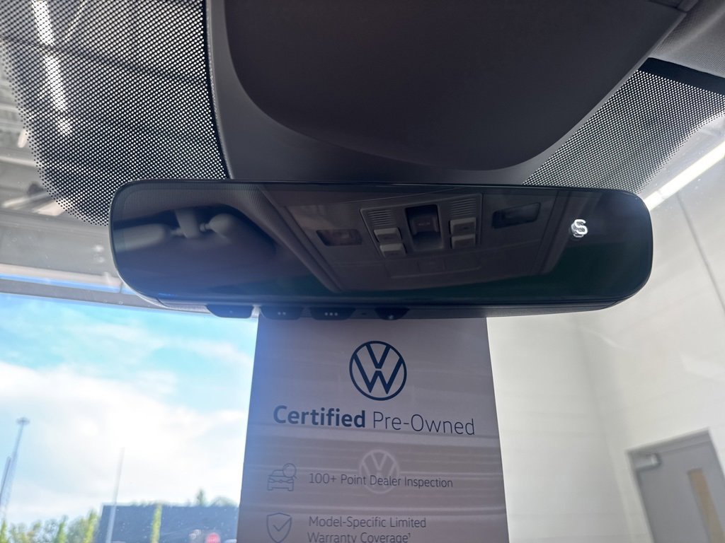 Certified 2025 Volkswagen Taos SE image 21