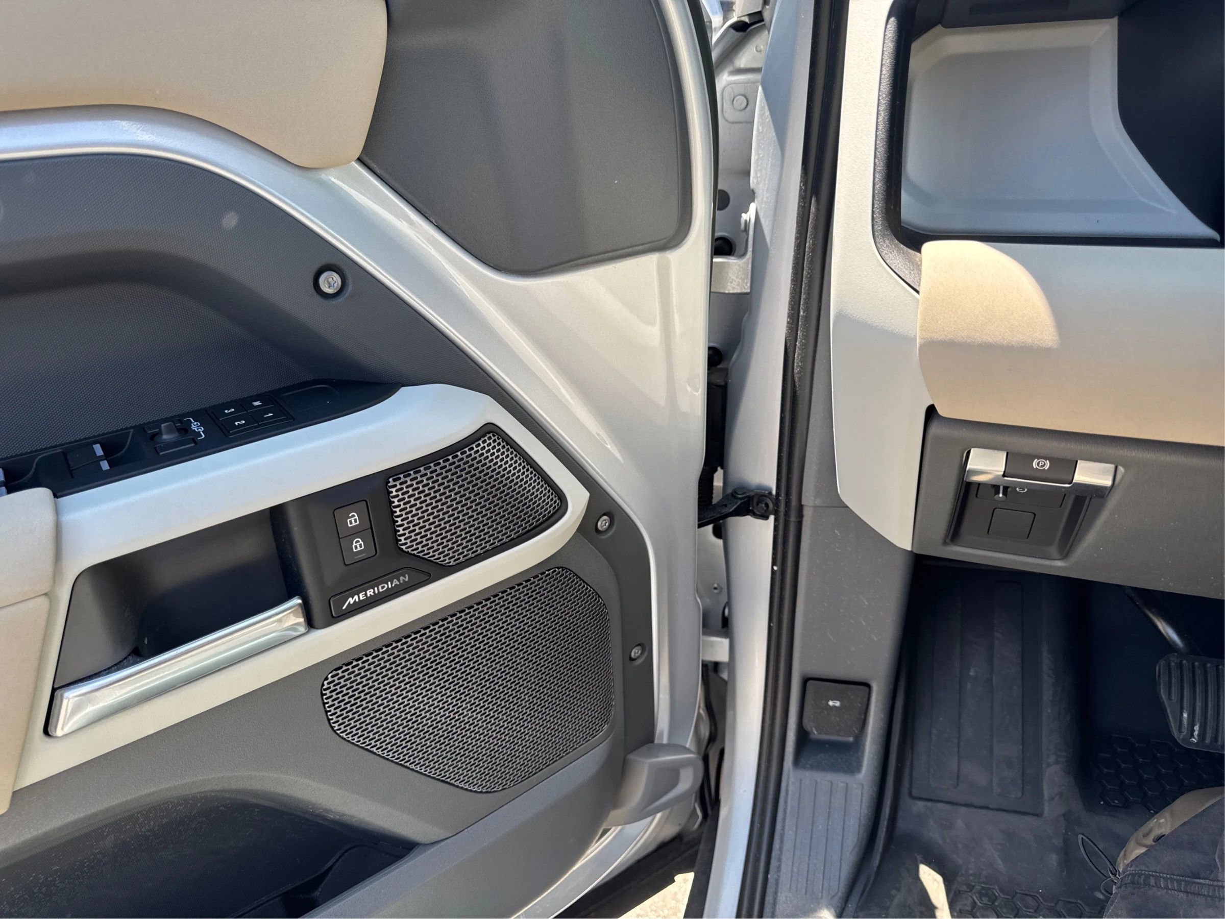 Used 2023 Land Rover Defender 110 S image 16