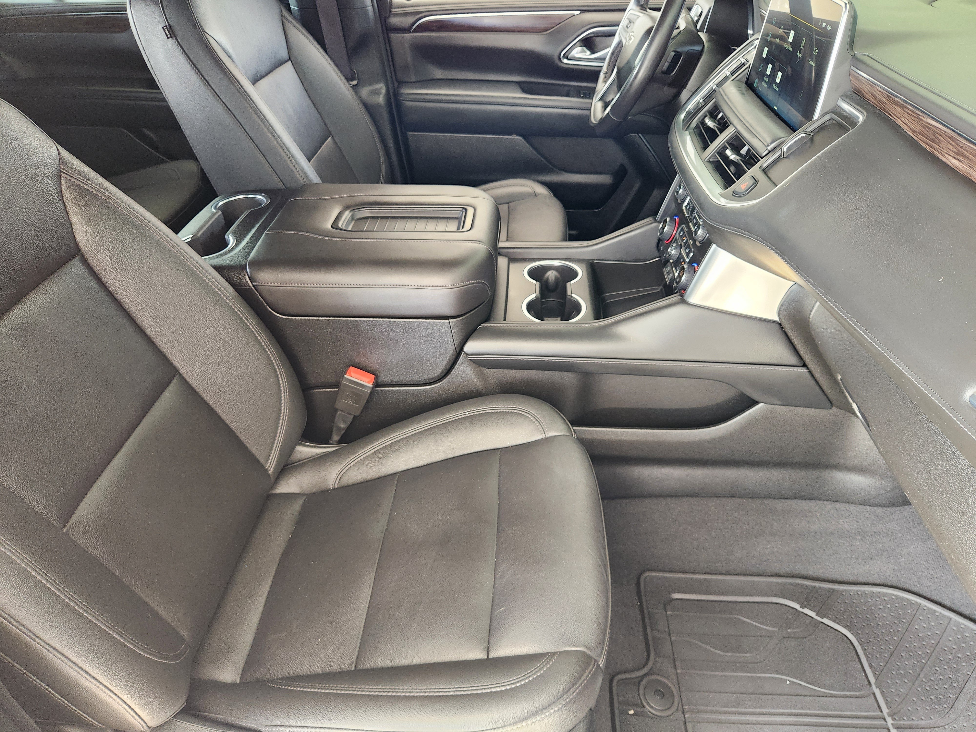 Used 2022 Chevrolet Tahoe Z71 w/ Z71 Off-Road Package AWD/4WD image 13