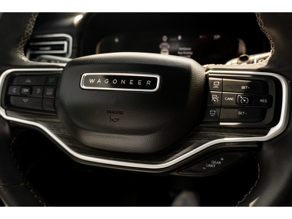 Used 2022 Jeep Wagoneer Series III AWD/4WD image 31