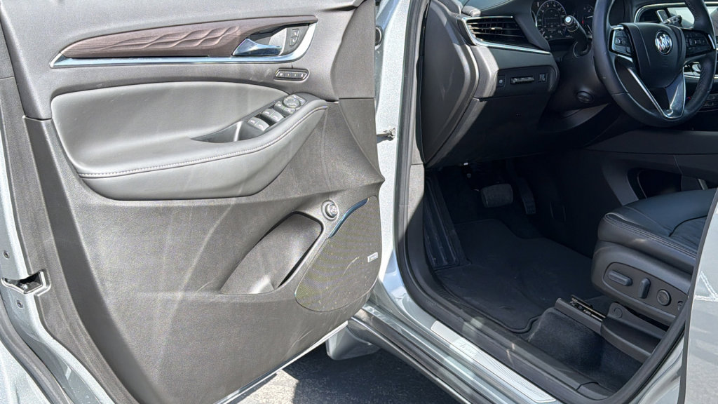 Used 2023 Buick Enclave Avenir w/ Avenir Technology Package image 23