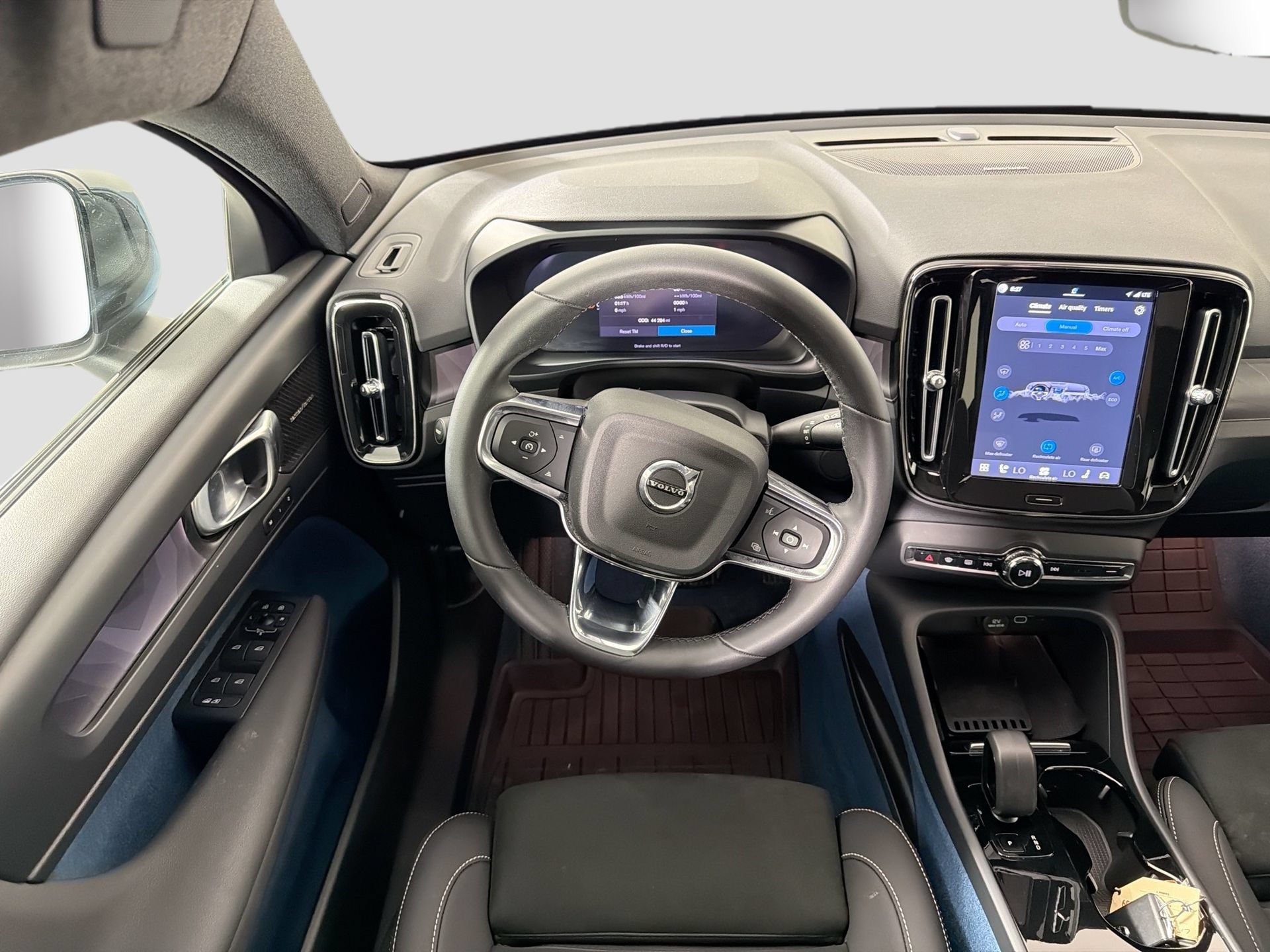 Certified 2023 Volvo C40 P8 Recharge Ultimate w/ Protection Package Premier AWD/4WD image 22