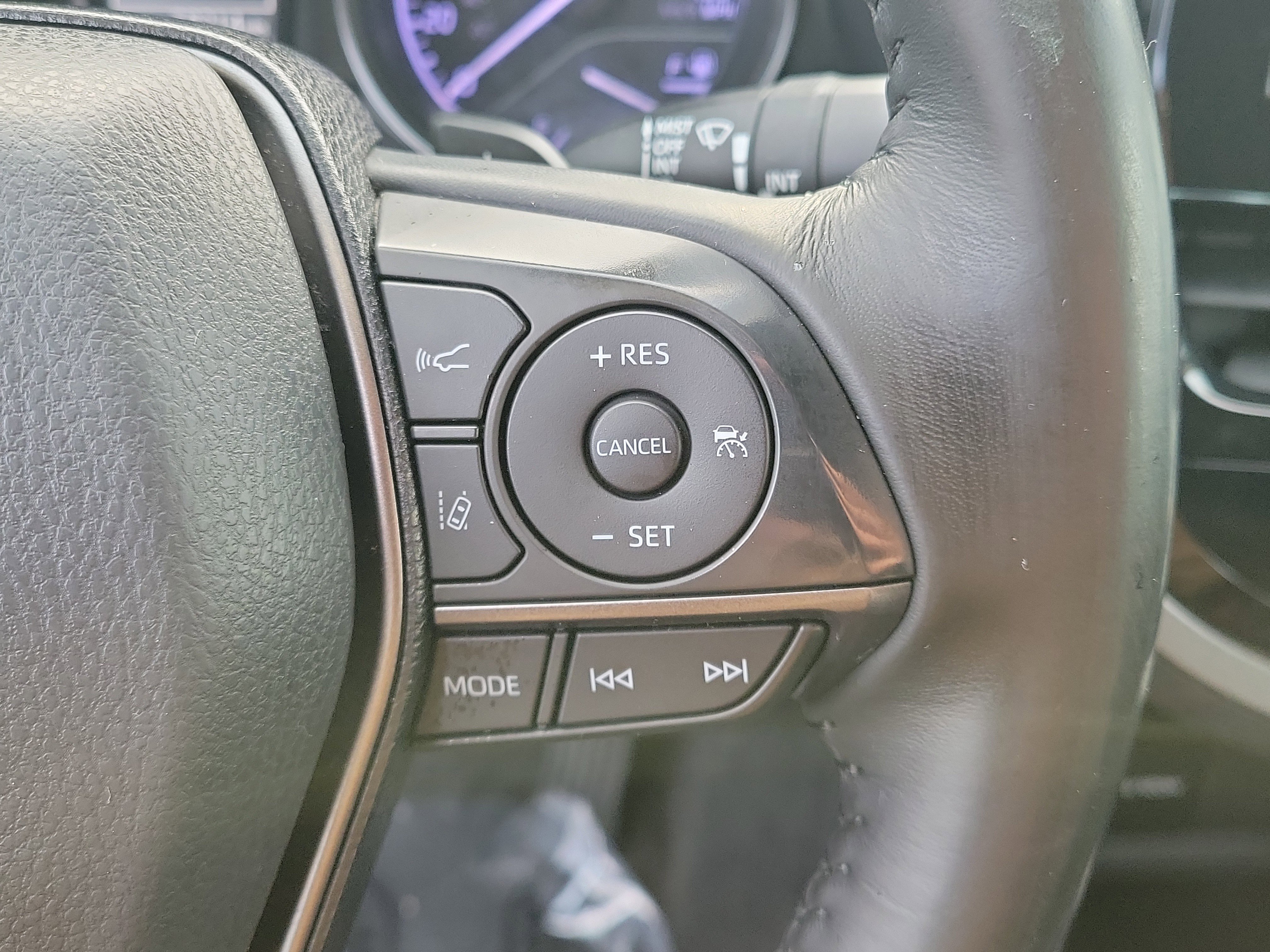 Used 2021 Toyota Camry SE w/ Convenience Package image 26