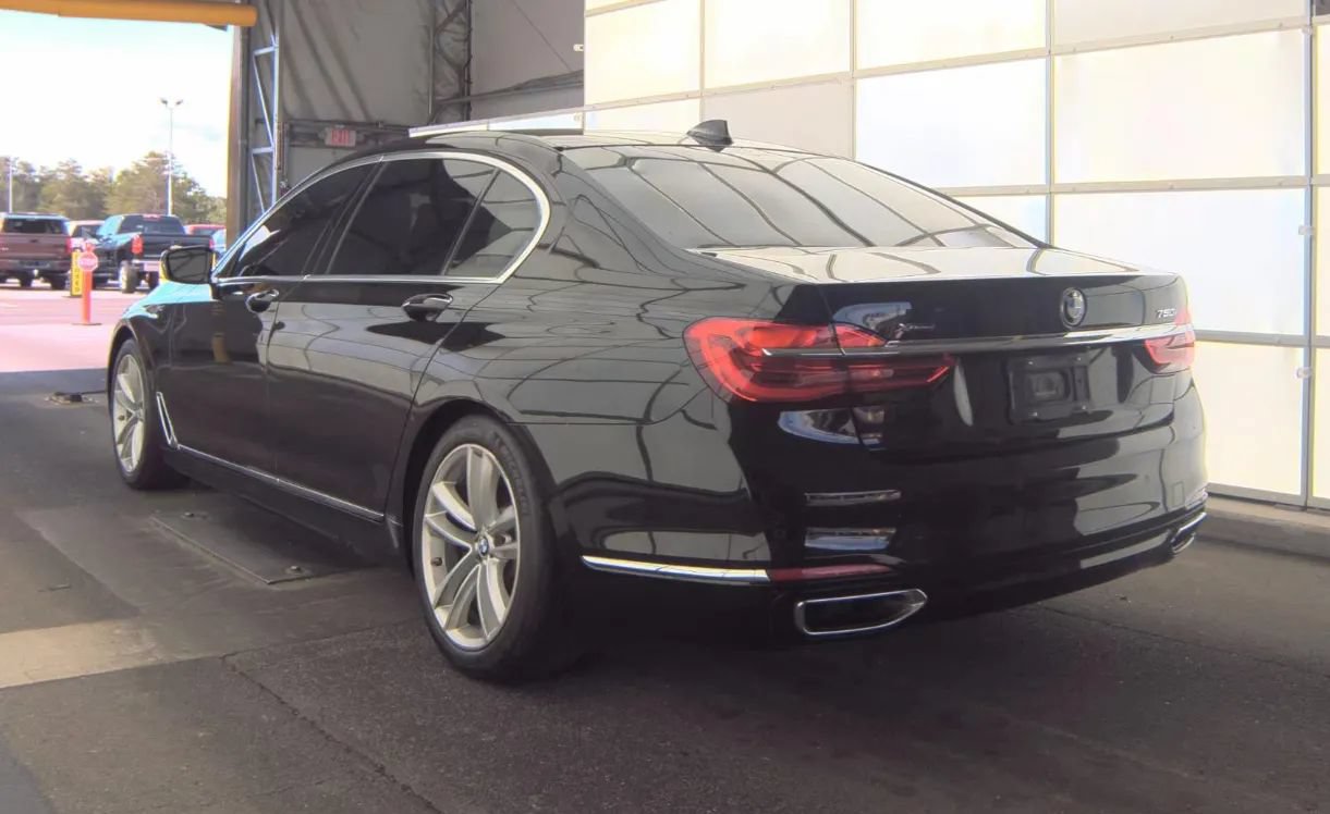 Used 2019 BMW 750i xDrive w/ Luxury Rear Seating Package AWD/4WD image 7