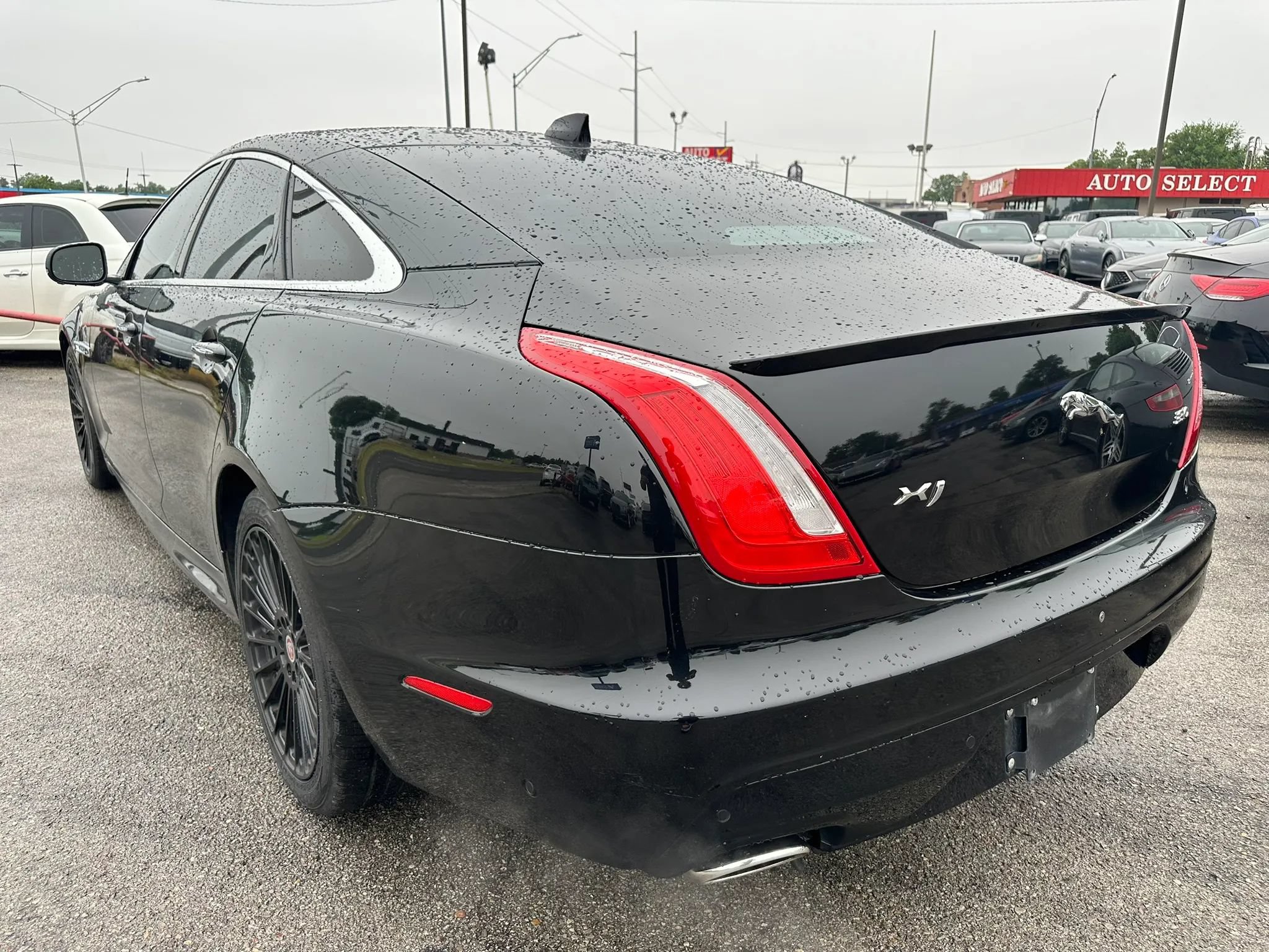 Used 2016 Jaguar XJ R-Sport RWD image 34