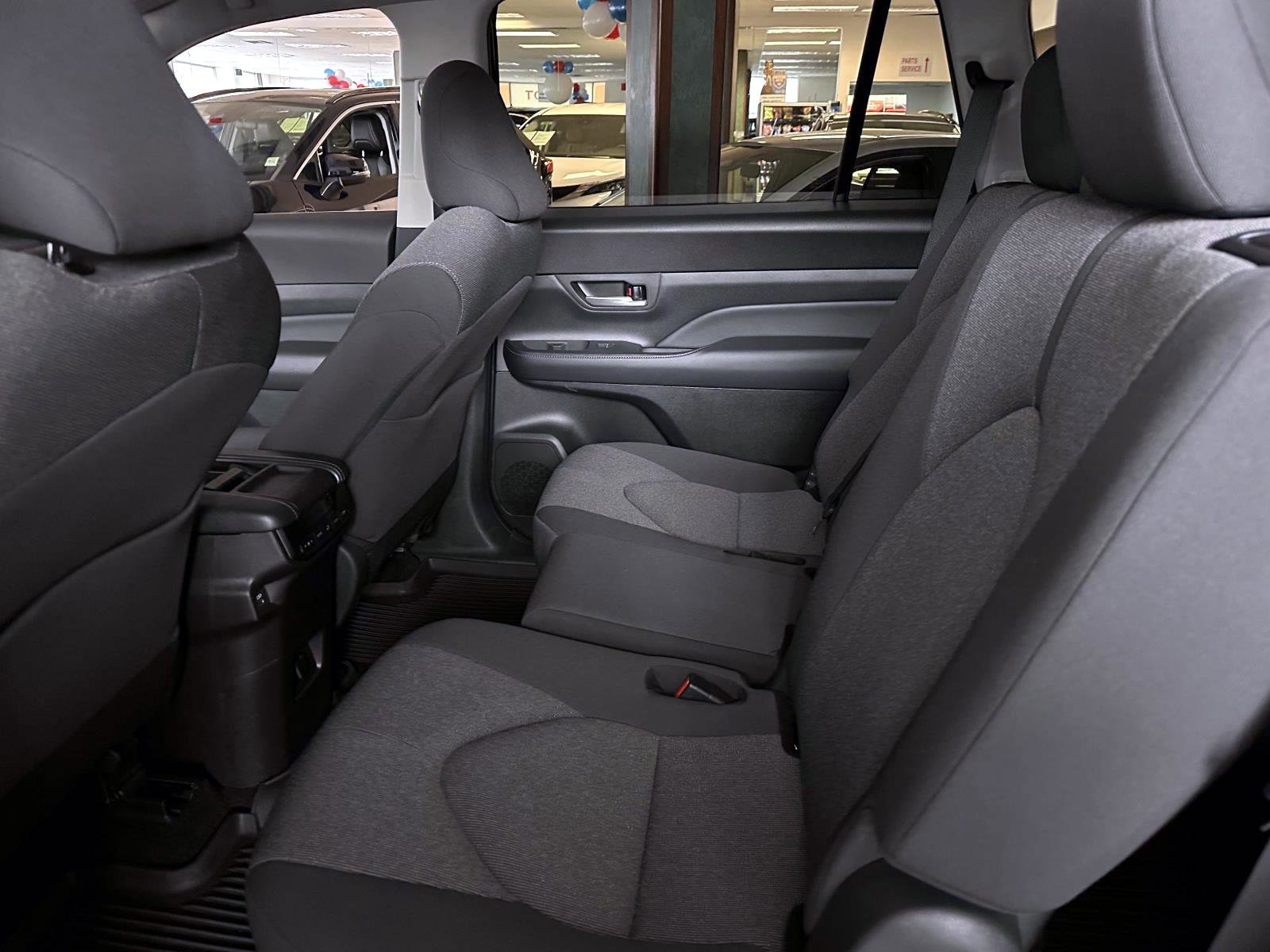 Used 2025 Toyota Grand Highlander AWD image 13
