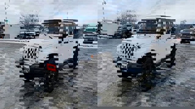 Used 2017 Jeep Wrangler Unlimited Sahara image 4