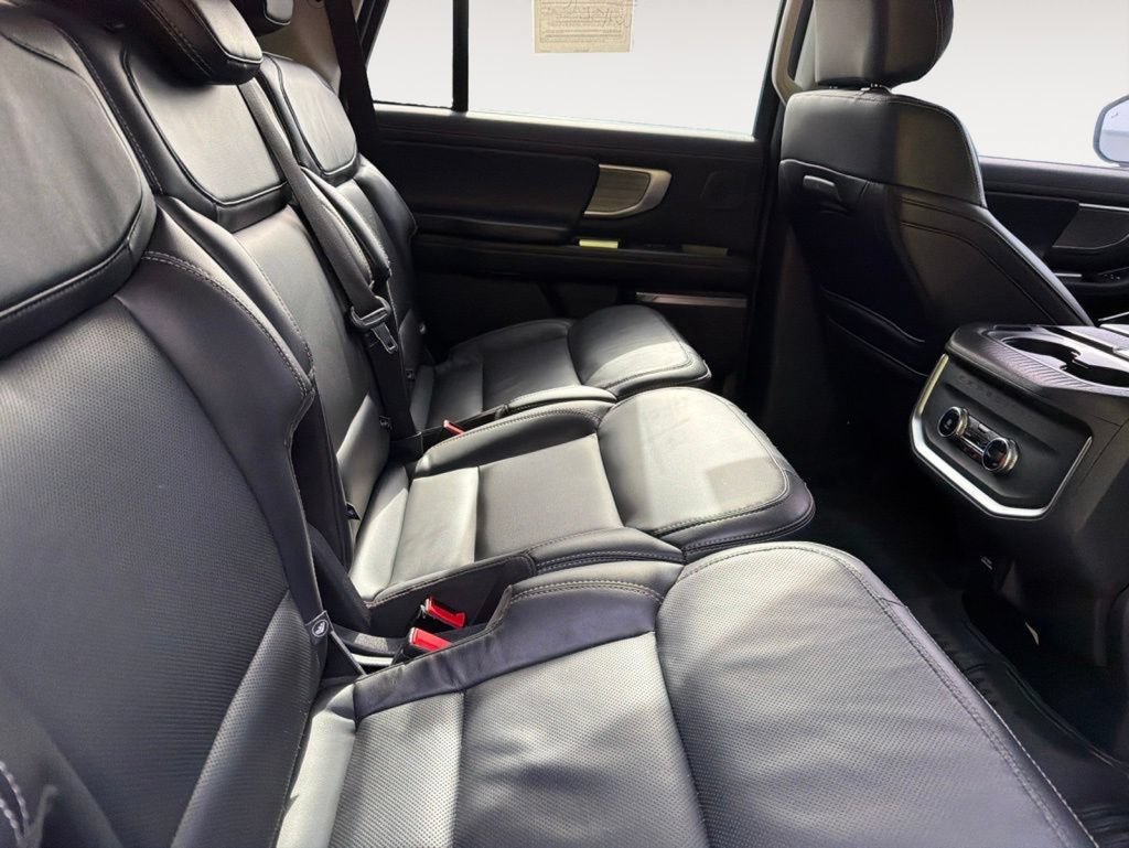 Used 2025 Ford Expedition Platinum w/ Driver's Package AWD/4WD image 13