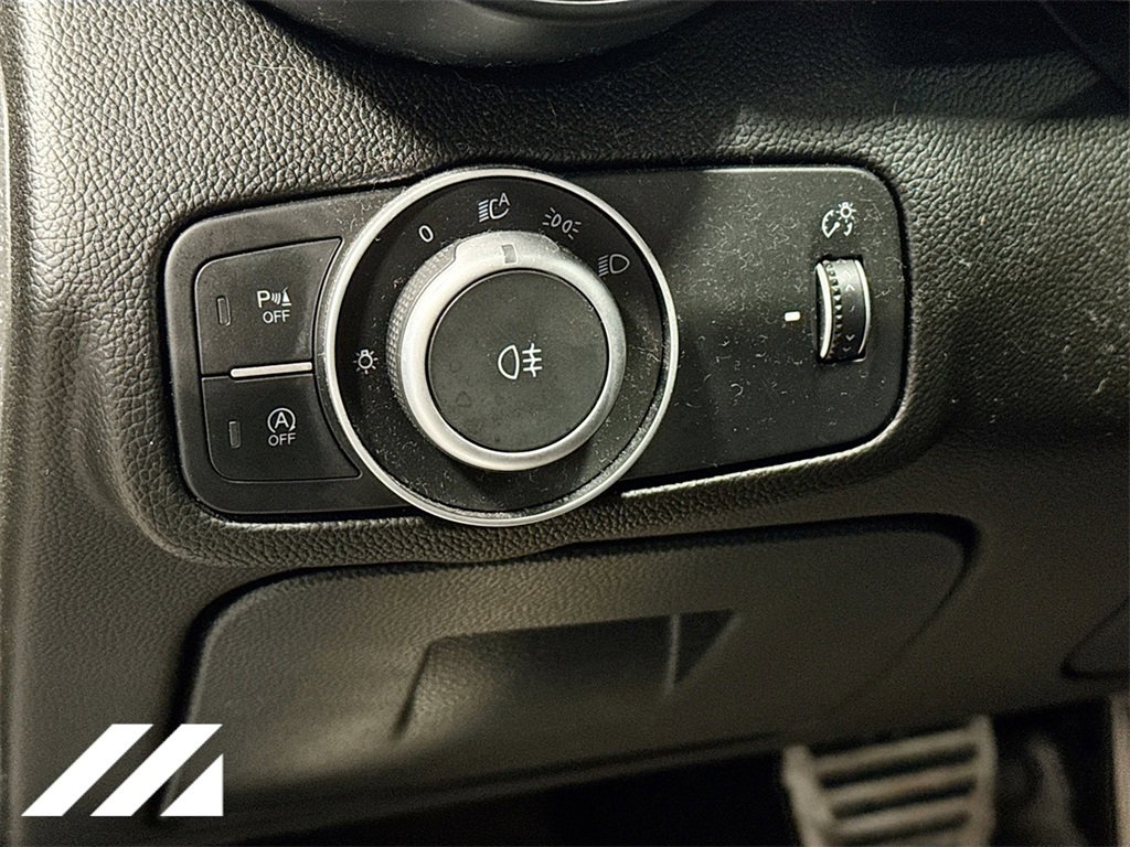 Used 2019 Alfa Romeo Giulia Ti w/ Quick Order Package 22X Lusso image 10