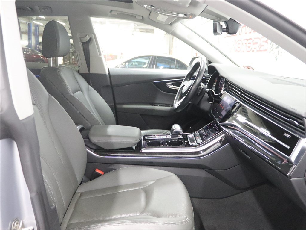 Used 2019 Audi Q8 Premium Plus w/ Premium Plus AWD/4WD image 29