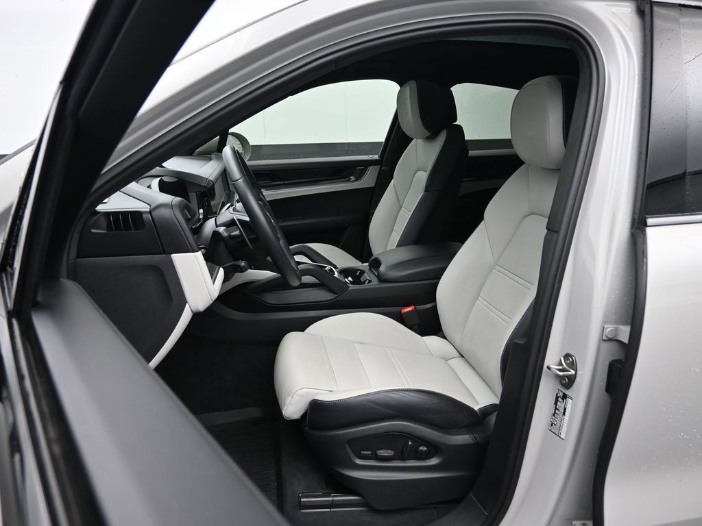 Used 2024 Porsche Cayenne S image 25