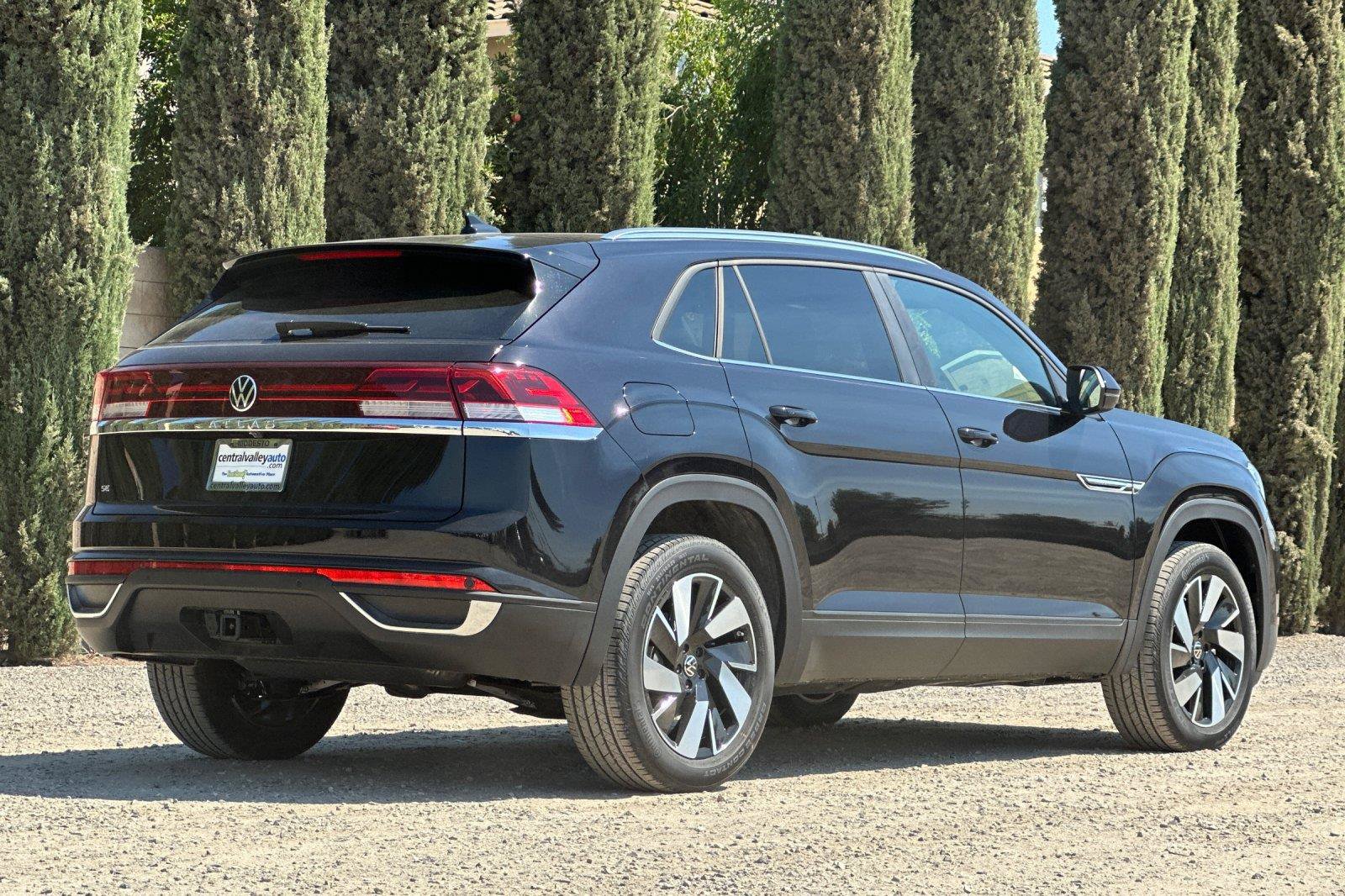 New 2026 Volkswagen Atlas Cross Sport SE FWD image 3