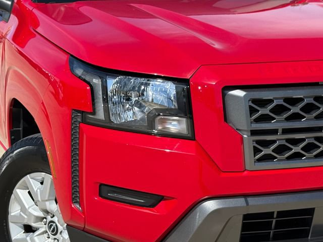 Used 2022 Nissan Frontier SV image 3