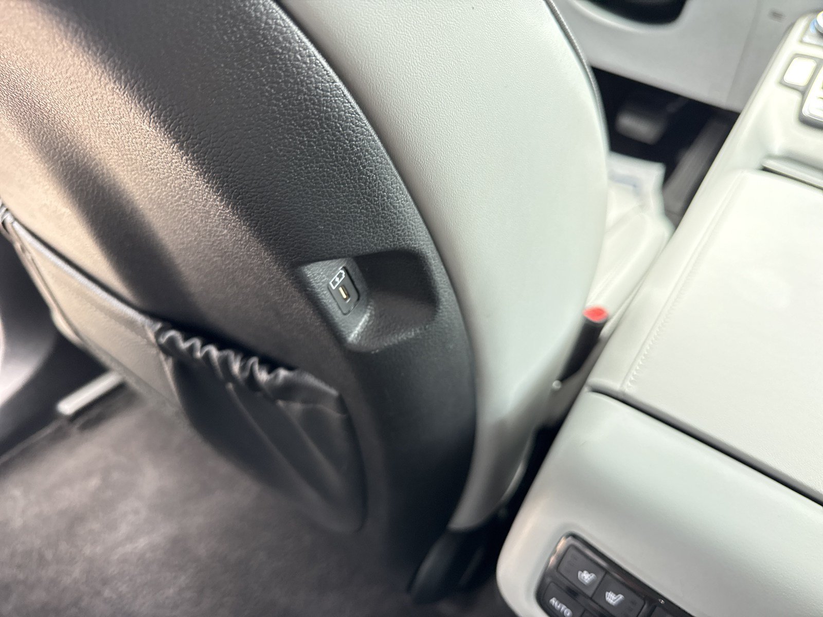 Used 2024 Hyundai Palisade SEL FWD image 19