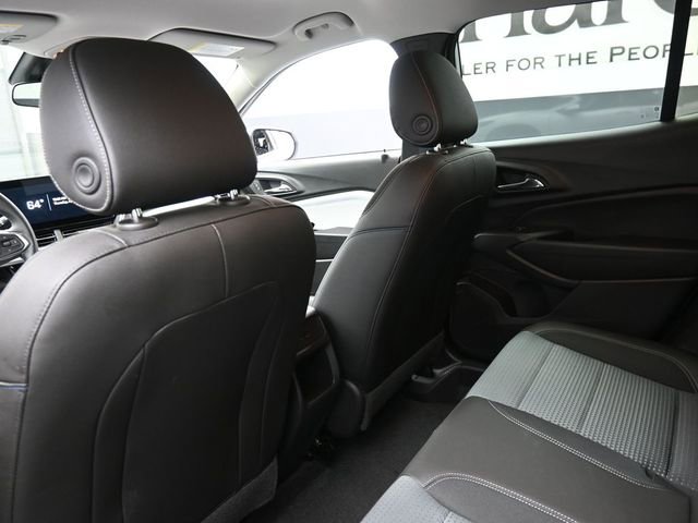 Used 2025 Chevrolet Trax LT w/ LT Convenience Package FWD image 22