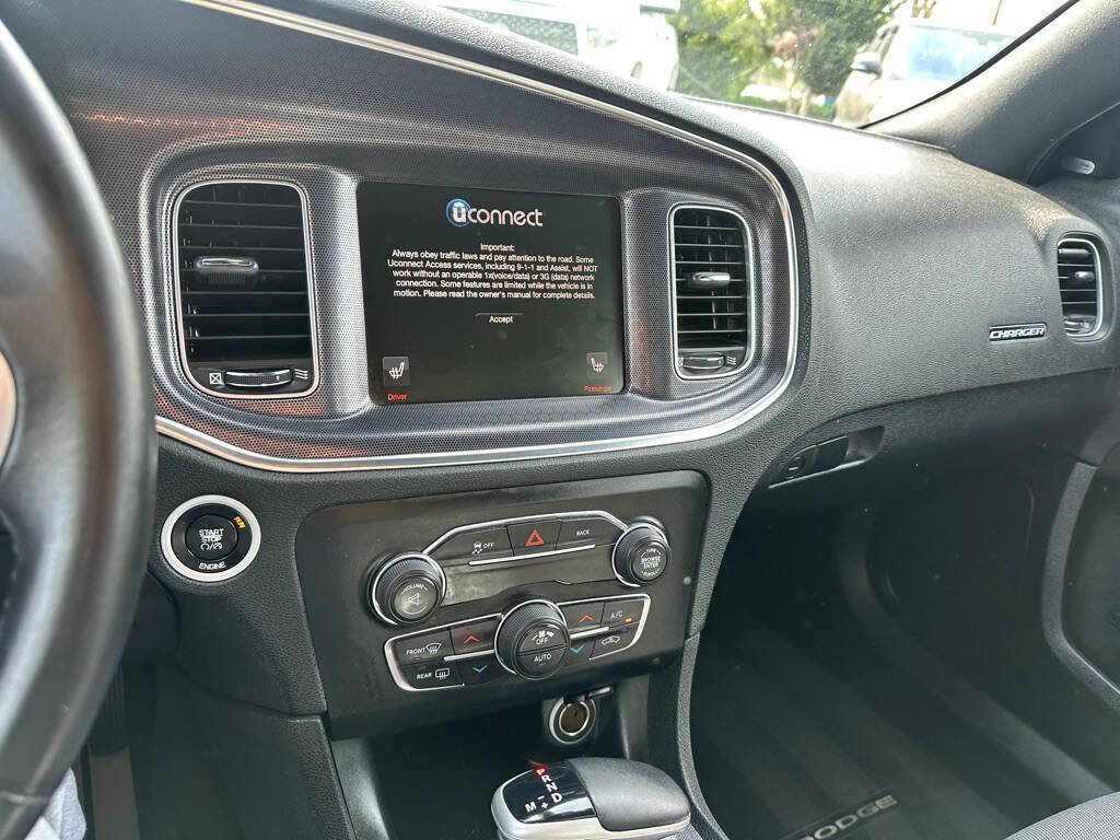 Used 2016 Dodge Charger SXT image 12