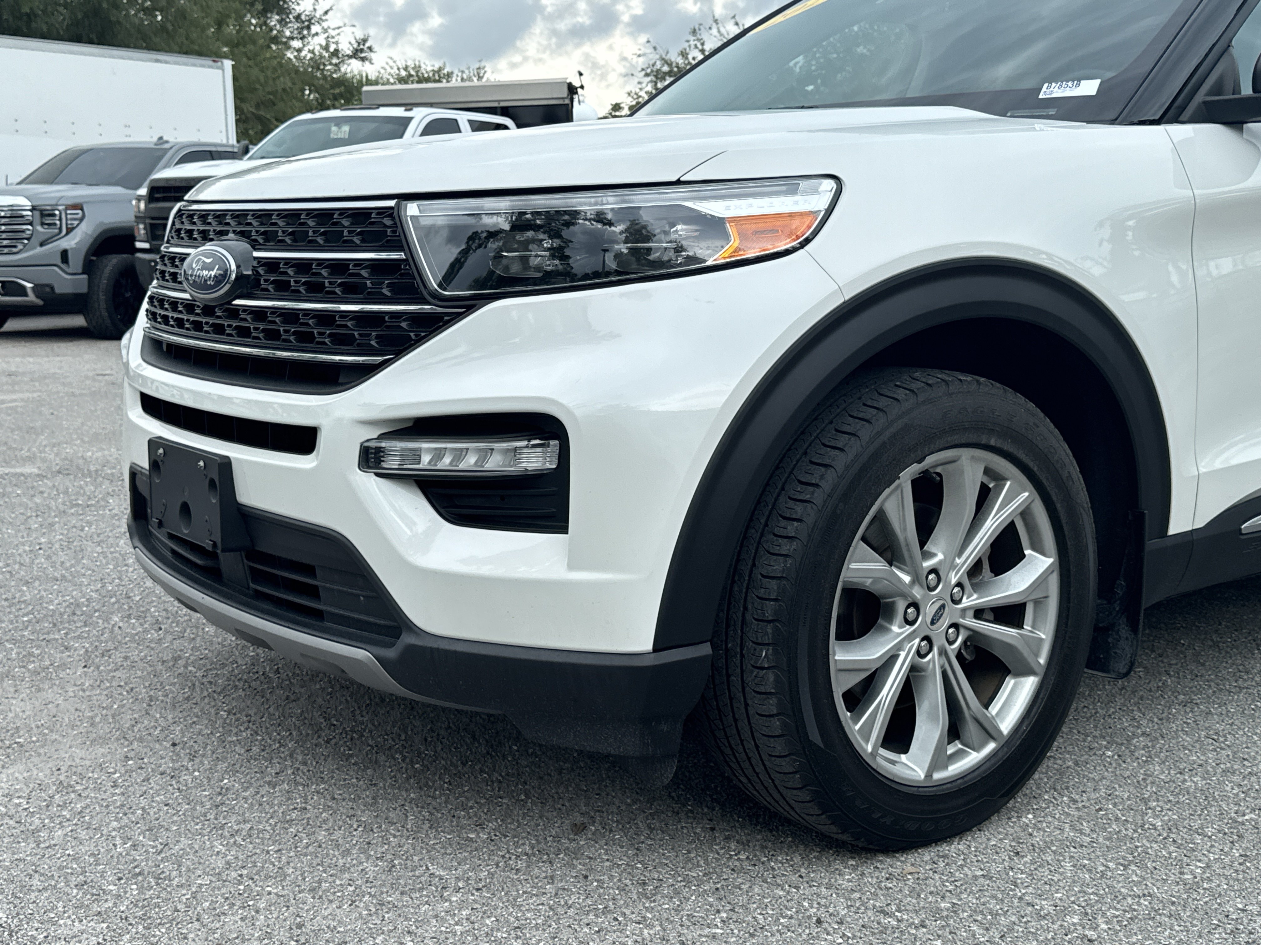 Used 2020 Ford Explorer XLT w/ Equipment Group 202A AWD/4WD image 9