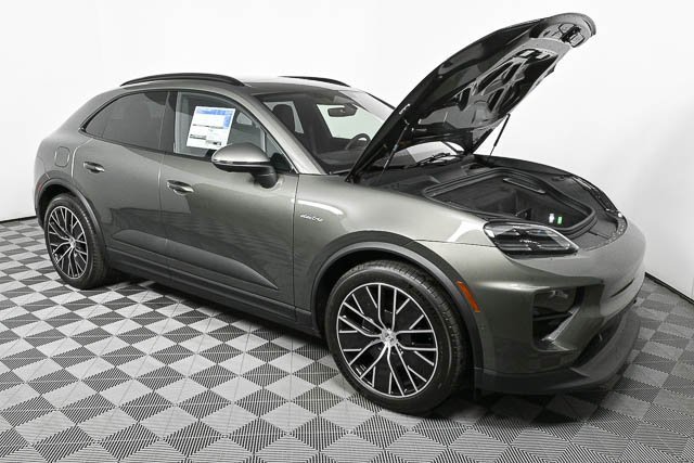 Certified 2025 Porsche Macan Electric image 30