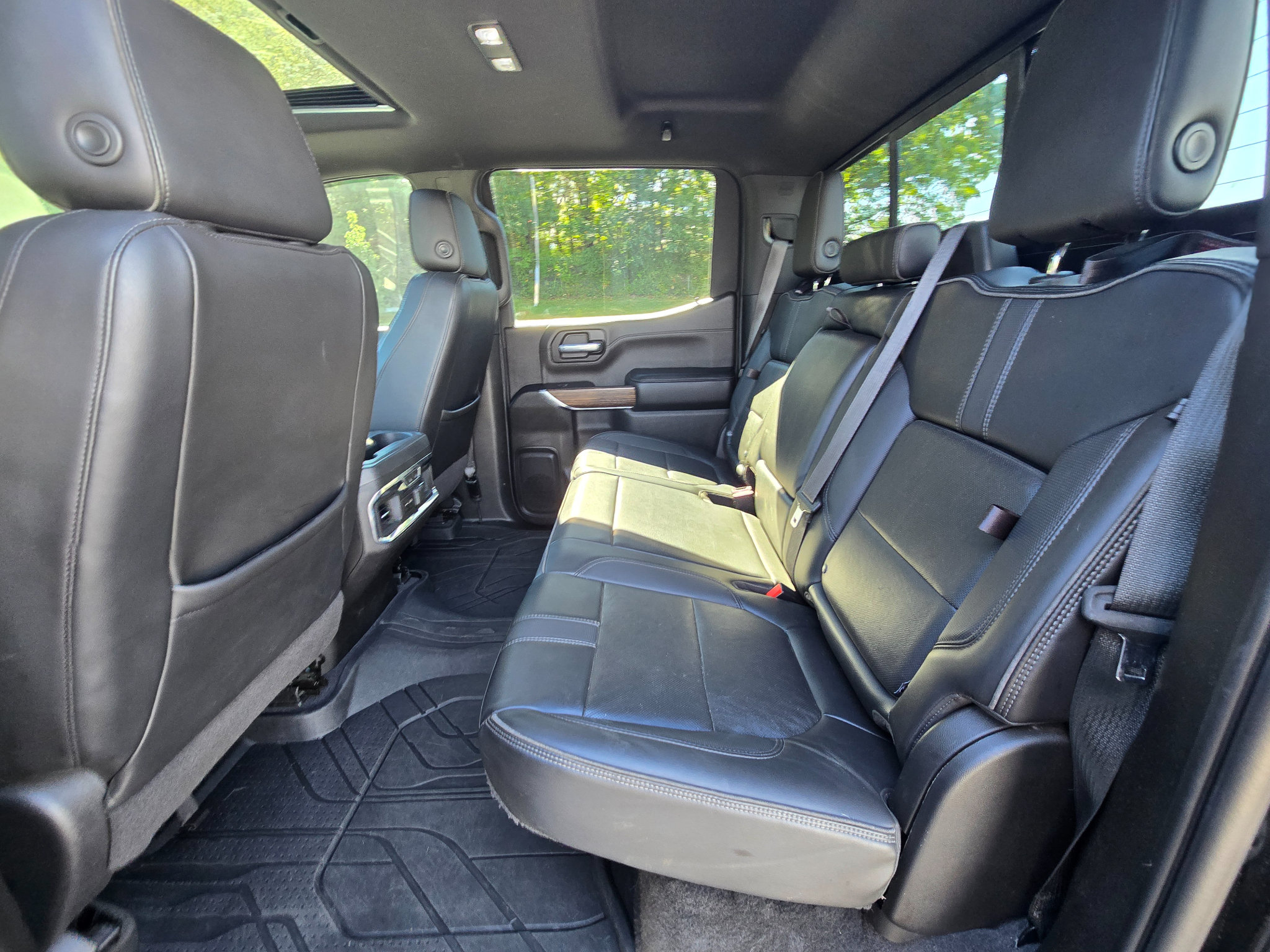 Used 2021 Chevrolet Silverado 1500 High Country w/ Technology Package AWD/4WD image 18