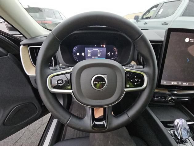Used 2026 Volvo XC60 B5 Plus AWD/4WD image 11
