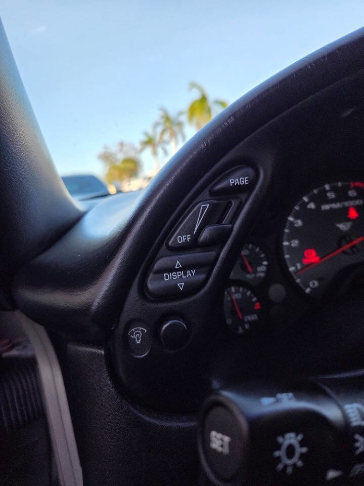 Used 2001 Chevrolet Corvette Convertible w/ Preferred Equipment Group2 image 11