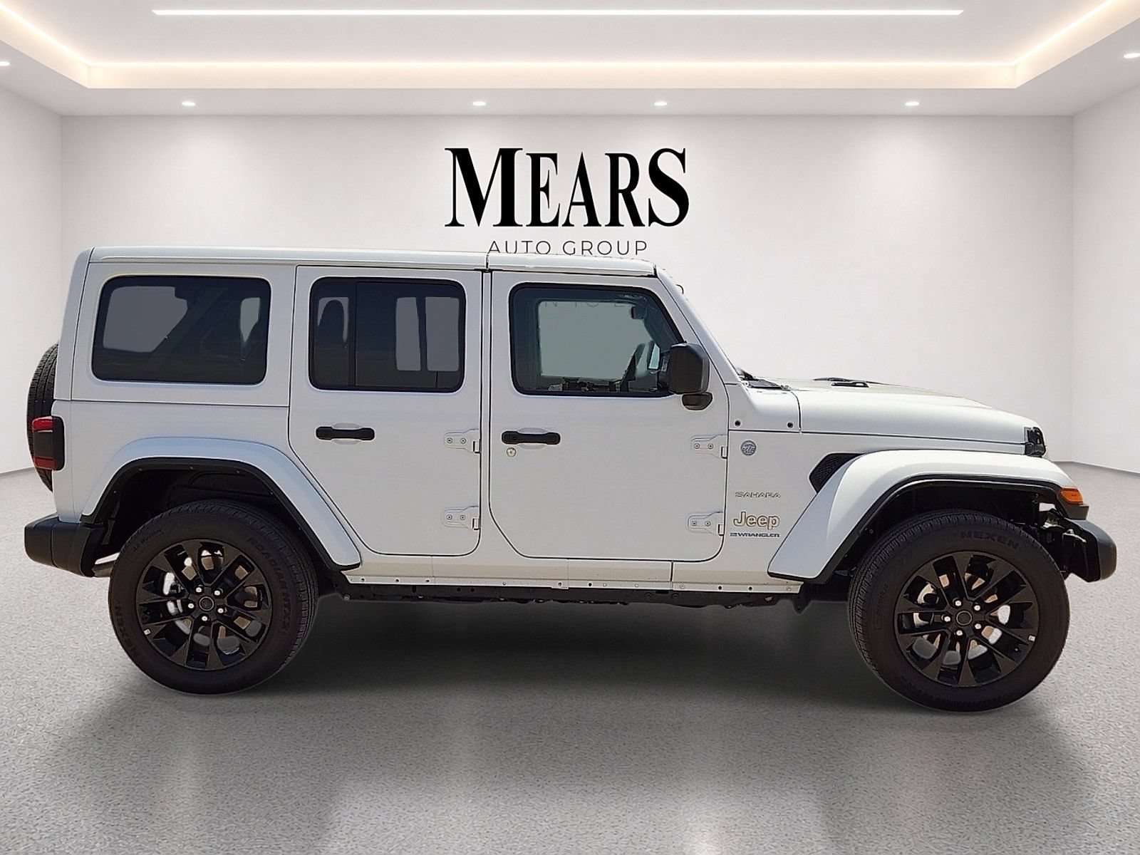 Used 2024 Jeep Wrangler Unlimited Sahara AWD/4WD image 6