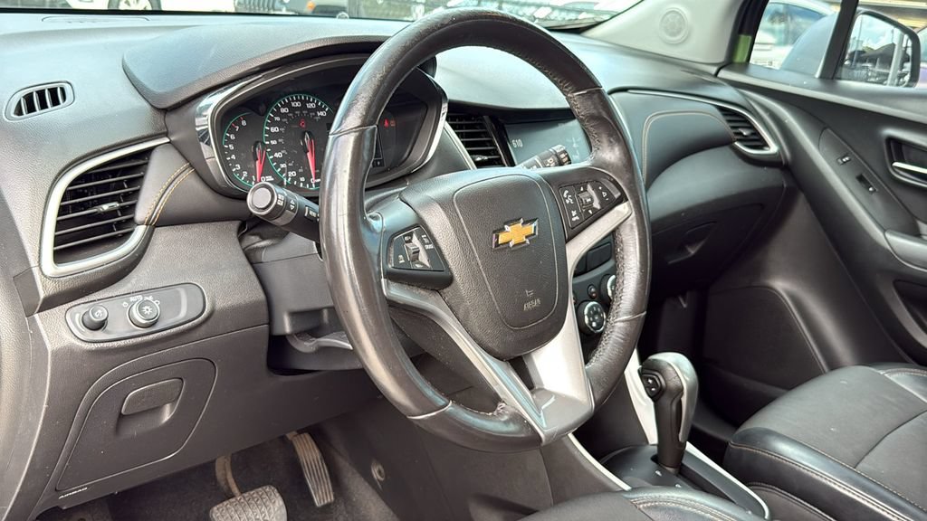 Used 2017 Chevrolet Trax LT w/ LT Convenience Package FWD image 23