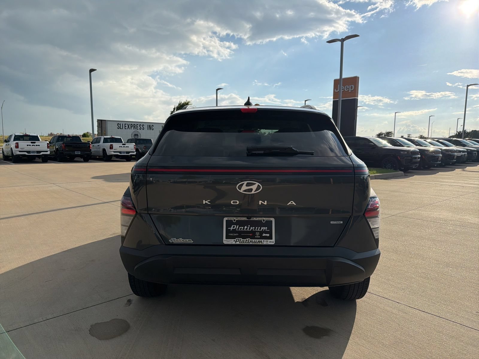 Used 2024 Hyundai Kona SEL AWD/4WD image 4