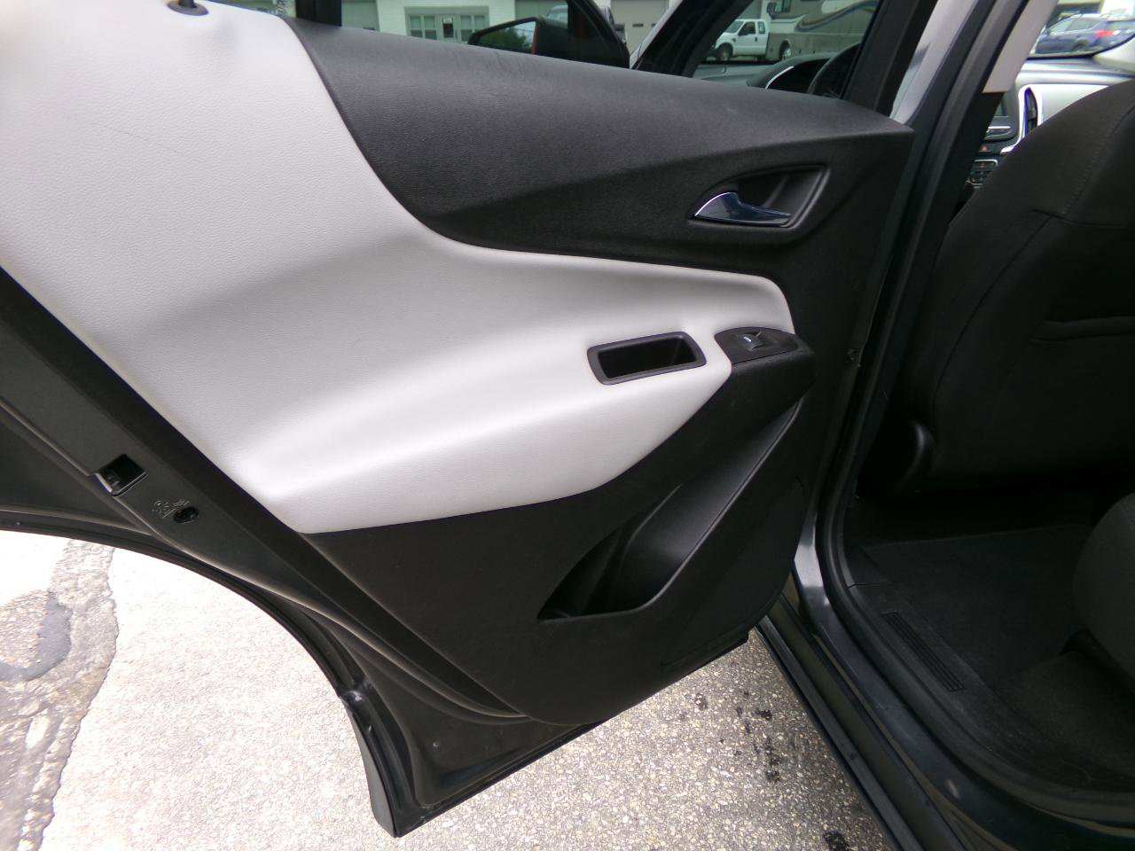 Used 2018 Chevrolet Equinox LT AWD/4WD image 17