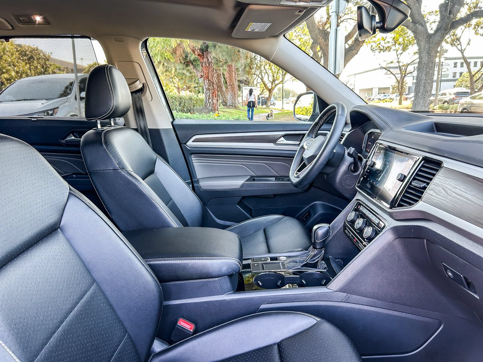 Used 2022 Volkswagen Atlas SE w/ Panoramic Sunroof Package FWD image 17