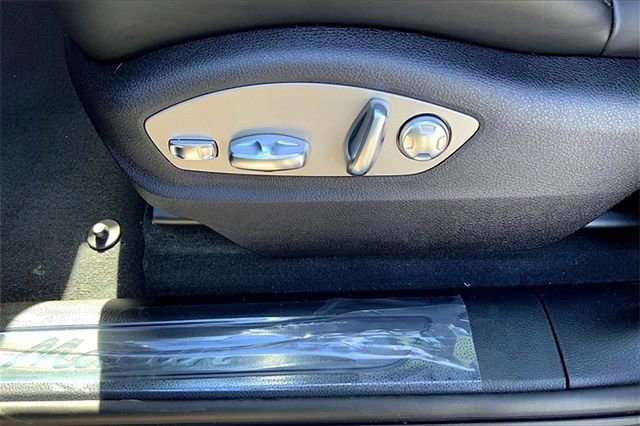 Certified 2026 Porsche Macan image 31