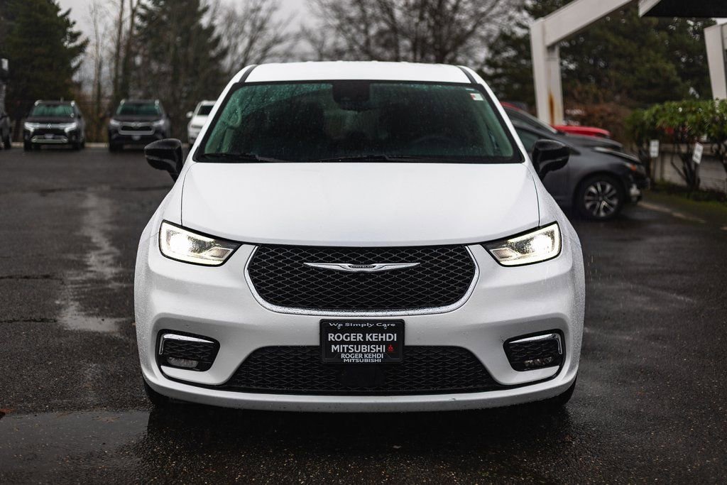 Used 2024 Chrysler Pacifica Touring-L image 5
