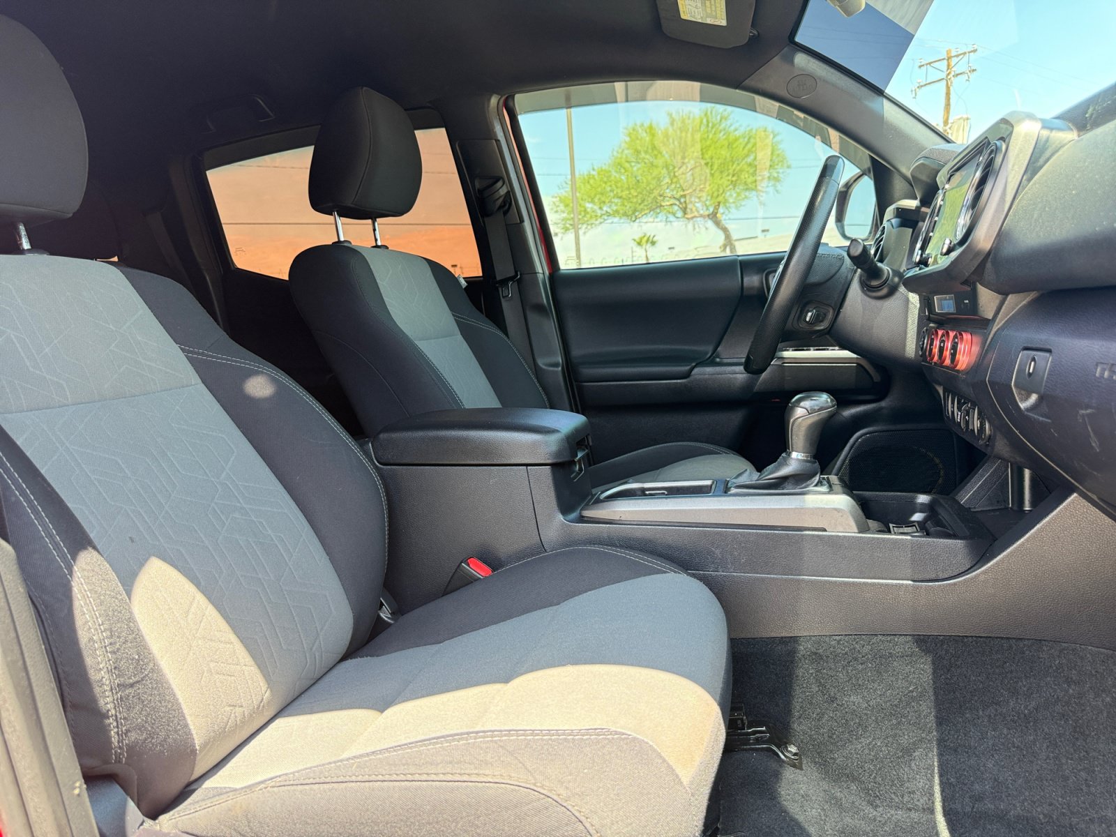 Used 2021 Toyota Tacoma TRD Off-Road w/ Technology Package RWD image 24