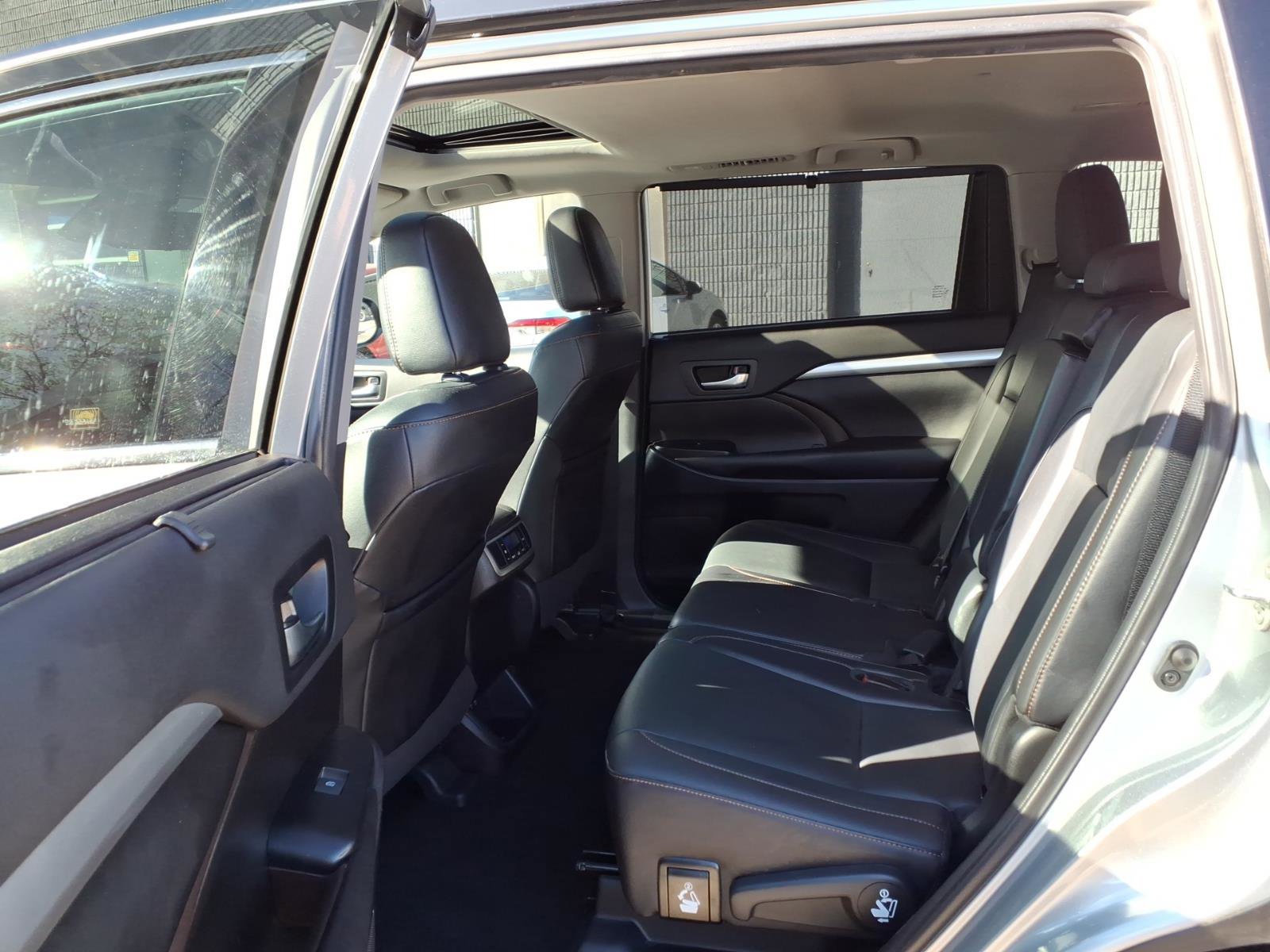 Certified 2019 Toyota Highlander XLE AWD/4WD image 15