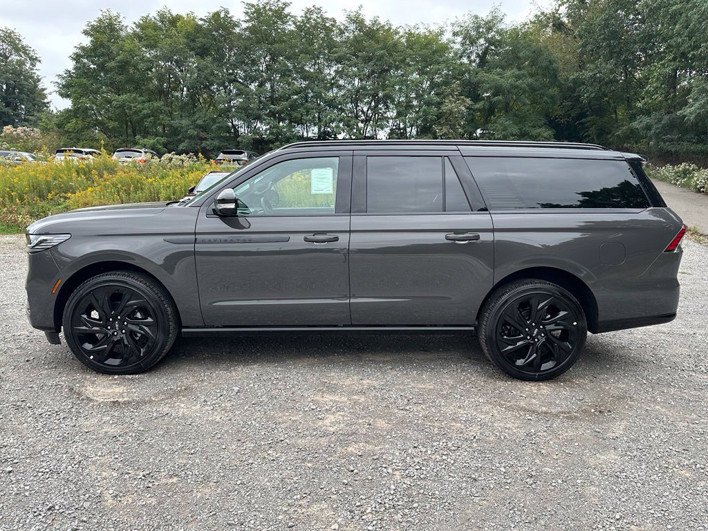 New 2027 Lincoln Navigator L Black Label AWD/4WD image 2