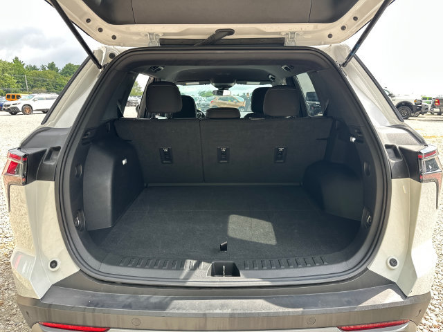 Used 2025 Chevrolet Equinox LT AWD/4WD image 14