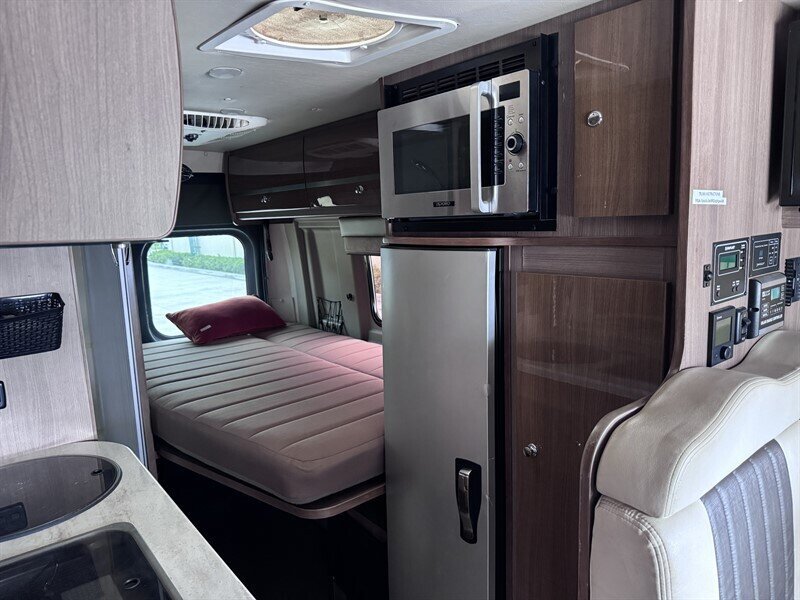 Used 2016 RAM ProMaster 3500 w/ Premium Appearance Group FWD image 16